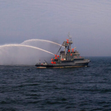 Спасатели Балтийского флота провели тренировку в море