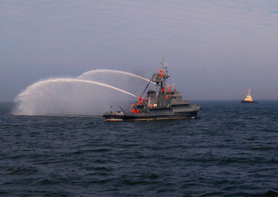 Спасатели Балтийского флота провели тренировку в море