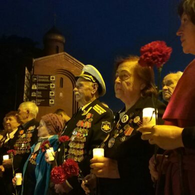 В Калининграде День памяти и скорби ветераны с молодежью встретили у мемориала 1200 гвардейцам
