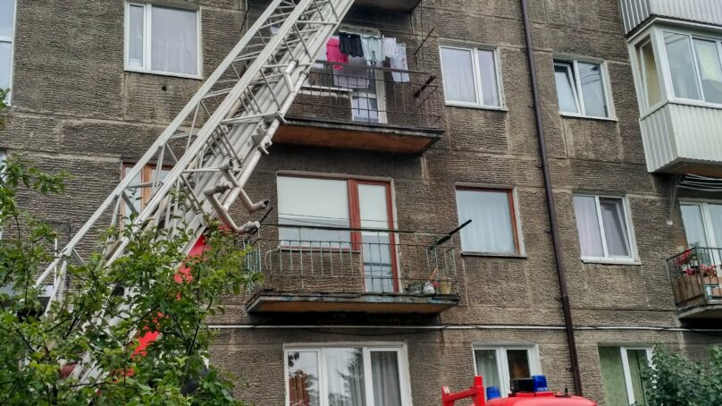 Житель Светлого проспал пожар на своём балконе