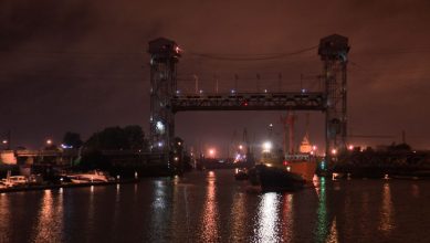 Вечером в Калининграде для участников регаты разведут двухъярусный мост