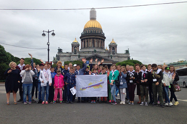 500 калининградских школьников посетили Москву и Санкт-Петербург
