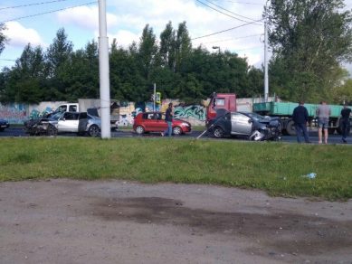 На улице Суворова в Калининграде авария парализовала движение