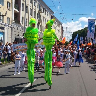 В Калининграде прошло театрализованное шествие