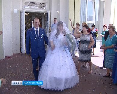 На «счастливую дату 07.07.17» в Калининграде поженили 28 пар