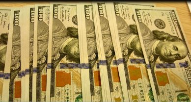 Житель Черняховска пришёл в банк с фальшивыми долларами