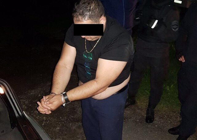 Полицейские поймали лидера преступной группы с карфентанилом в трусах