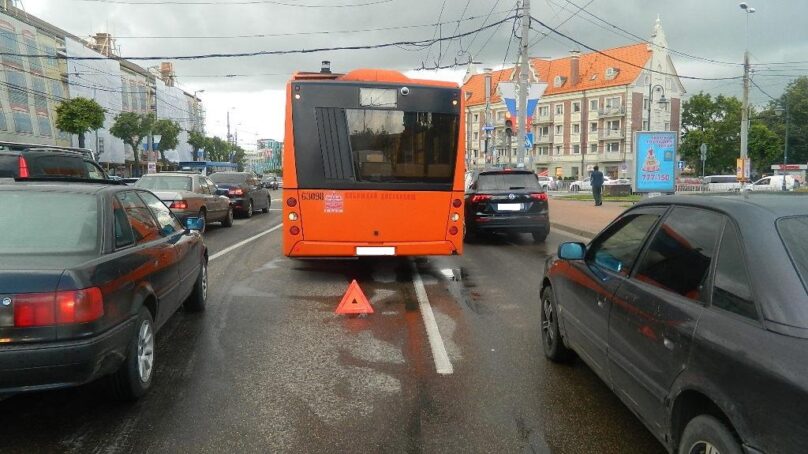 В Калининграде 2 человека пострадали в ДТП за минувшие сутки