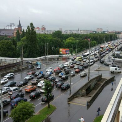 В центре Калининграда образовалась километровая пробка