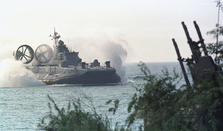 На вооружении Балтийского флота России – 2 подлодки и 56 кораблей