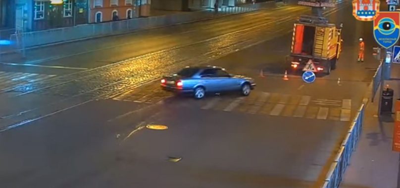 В Калининграде водитель БМВ врезался в столб