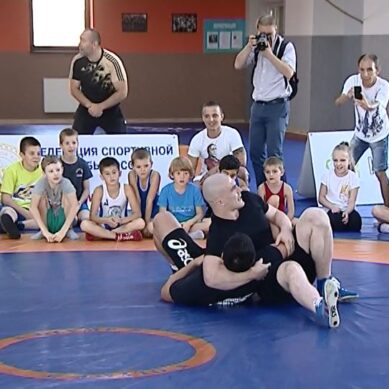 Вице-чемпион мира Муса Евлоев дал мастер-класс калининградским борцам