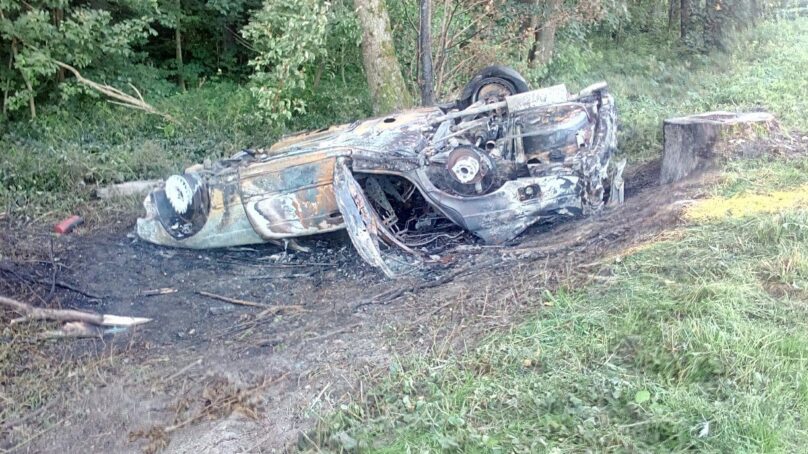 Под Гурьевском перевернулся и сгорел автомобиль