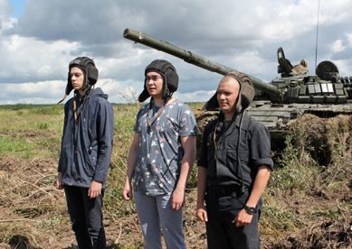 Калининградские игроки в «World of tanks» проехались на настоящем танке