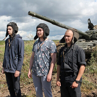 Калининградские игроки в «World of tanks» проехались на настоящем танке