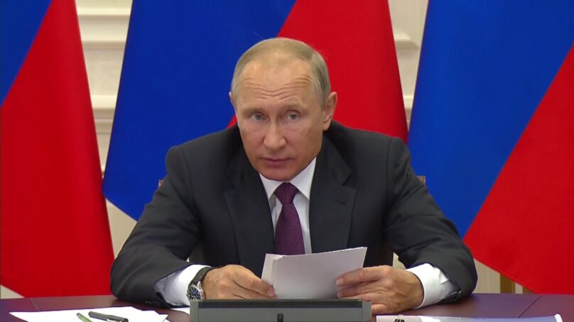 Путину помогает его дипломная работа про Калининград