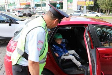 «Внимание – дети!»: в преддверии первого сентября сотрудники Госавтоинспекции напомнили водителям правила перевозки детей