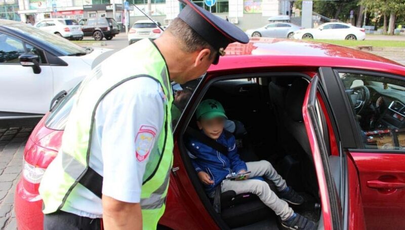 «Внимание – дети!»: в преддверии первого сентября сотрудники Госавтоинспекции напомнили водителям правила перевозки детей