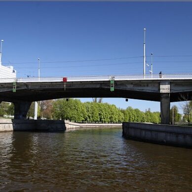 В Калининграде мужчина пытался спрыгнуть с эстакадного моста