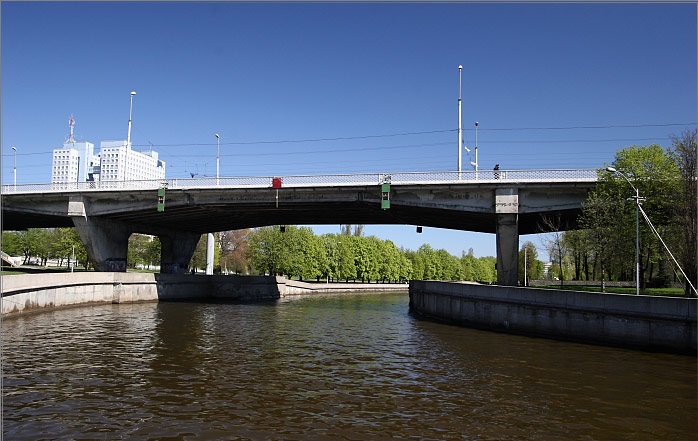 В Калининграде мужчина пытался спрыгнуть с эстакадного моста