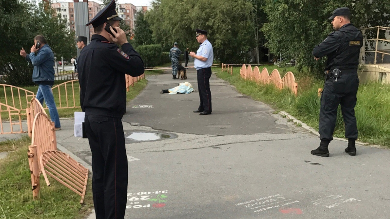 Из-за нападений на прохожих в Сургуте закрыли два ТЦ