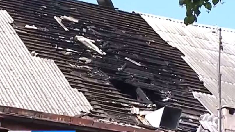 МЧС: на «Вагонке» выгорело 20 квадратных метров крыши