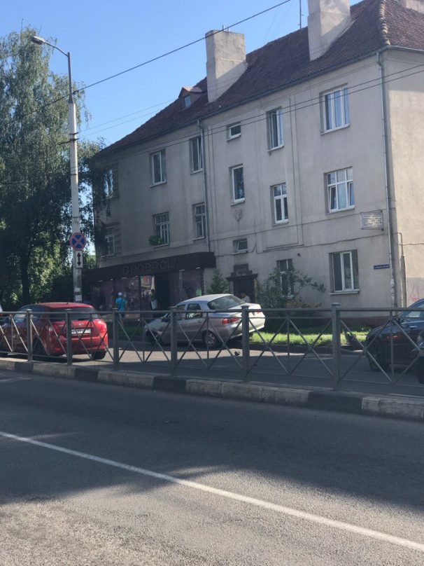Очевидцы: на  улице Горького в Калининграде столкнулись несколько автомобилей