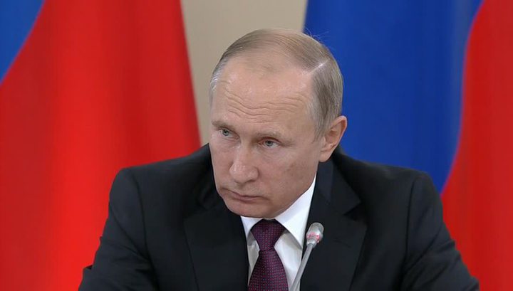 Путин: пенсионный возраст для женщин не должен повышаться больше, чем для мужчин