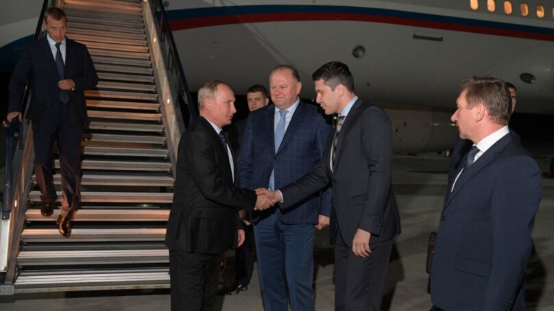 Путин поручил правительству рассмотреть вопрос безвизового въезда в Калининград