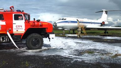 Поврежденный самолет потушили в аэропорту Храброво