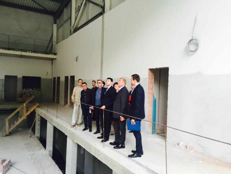 Глава региона Антон Алиханов посетил строящийся университетский бассейн