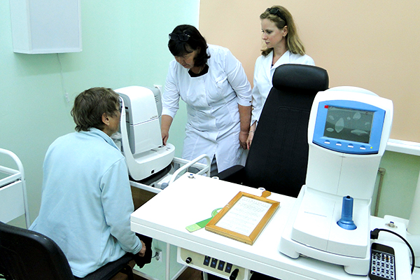 Выездная бригада калининградских врачей обследует жителей региона