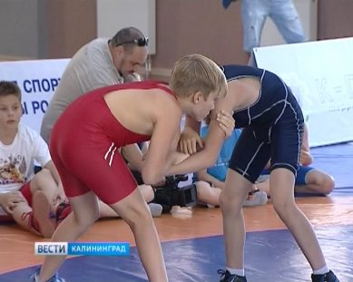 Юные борцы обучились мастерству у призера чемпионата мира Мусы Евлоева