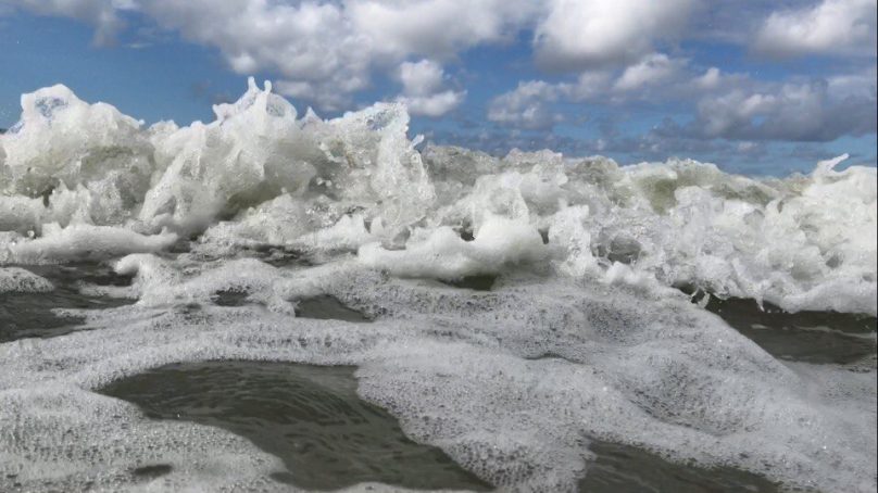 Сотрудники МЧС спасли водителя заглохшего гидроцикла