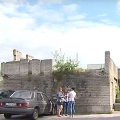 Жители ул. Батальной, где на ребенка обвалилась стена, собрали помощь