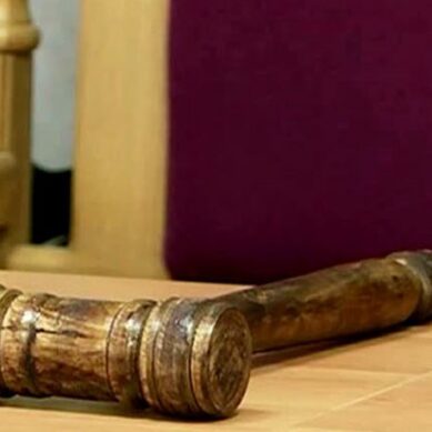 В Калининграде судебного пристава судят за взятку и мошенничество