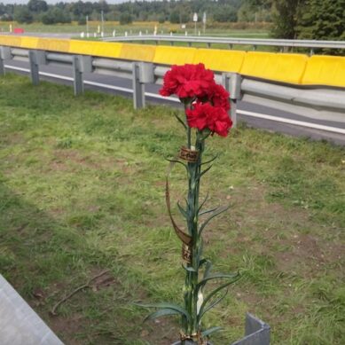 На месте ДТП под Гвардейском в память о погибших возложили первые цветы