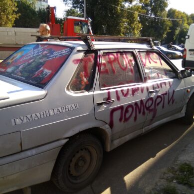 Полиция Калининграда проверяет факт нанесения экстремистских надписей на автомобиль ополченца Донбасса
