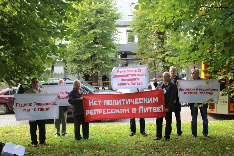 «Советская Литва – исчезнувший рай»: у литовской дипмиссии в Калининграде прошел пикет