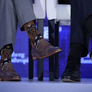 Премьер-министр Канады пришёл на бизнес-форум в носках с Чубаккой