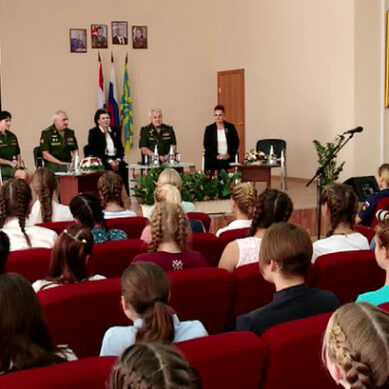 Впервые в России девушек набирают в военные лётчицы