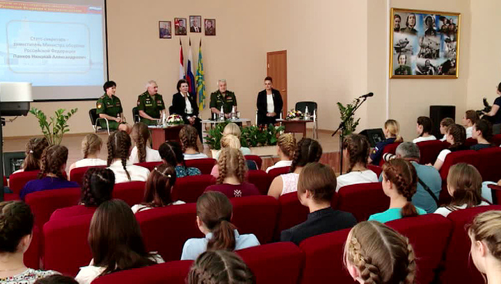 Впервые в России девушек набирают в военные лётчицы