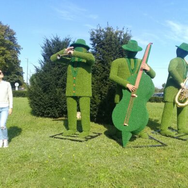 «Зелёные человечки» встречают гостей Светлогорска