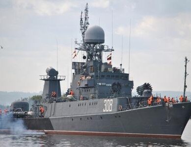 Корабли Балтийского флота уничтожили подводную лодку условного противника