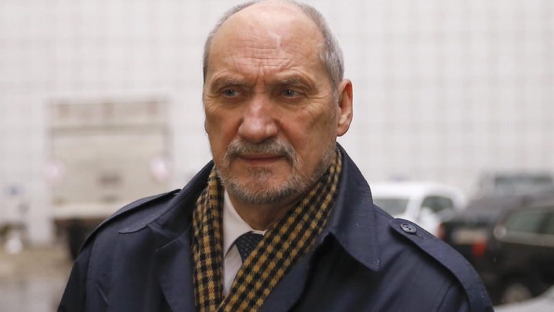 Министра обороны Польши подозревают в связях с КГБ