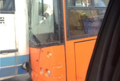 В центре Калининграда столкнулись пассажирские автобусы