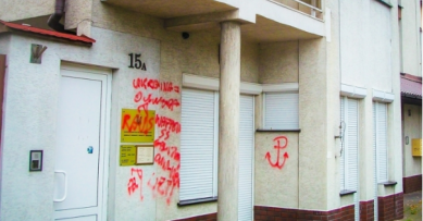 В польском городе Жешув антиукраинскими надписями расписали консульство Украины