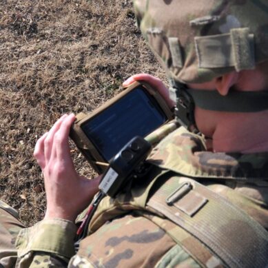 Литва предупредила солдат НАТО об угрозе взлома смартфонов российскими хакерами