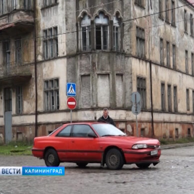 Опавшая листва и мокрая брусчатка стали причиной нескольких ДТП на востоке Калининградской области