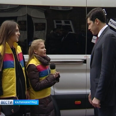Воспитанники центра одаренных детей в Калининграде получили в подарок микроавтобус 